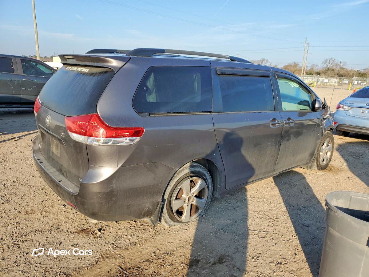 Toyota Sienna 2013