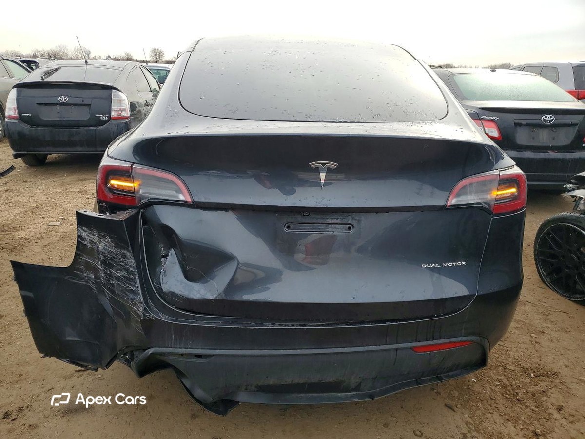 Tesla Model Y 2025