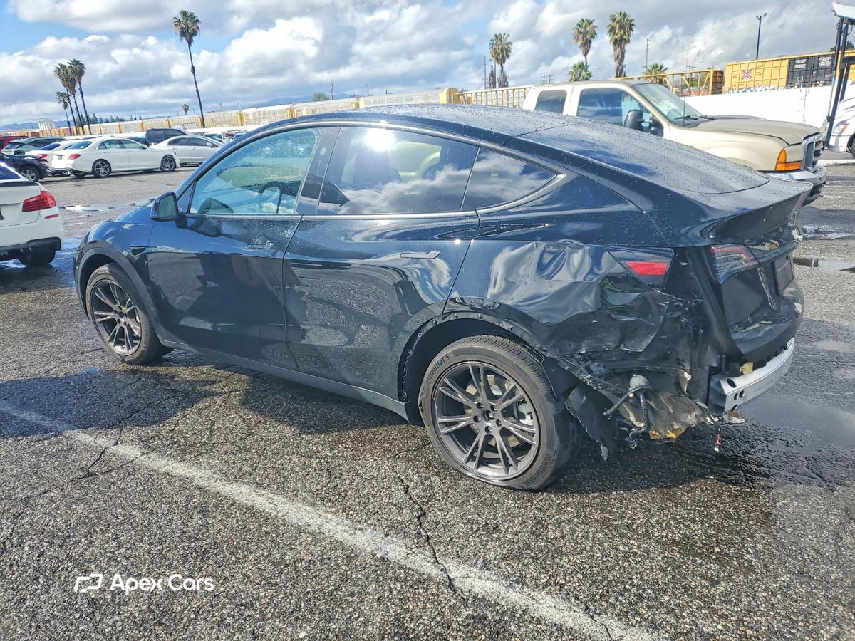 Tesla Model Y 2025