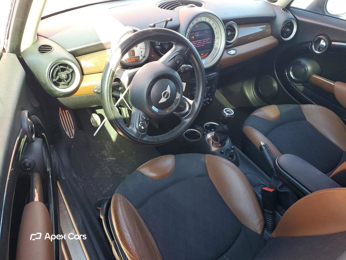 MINI Cooper 2011