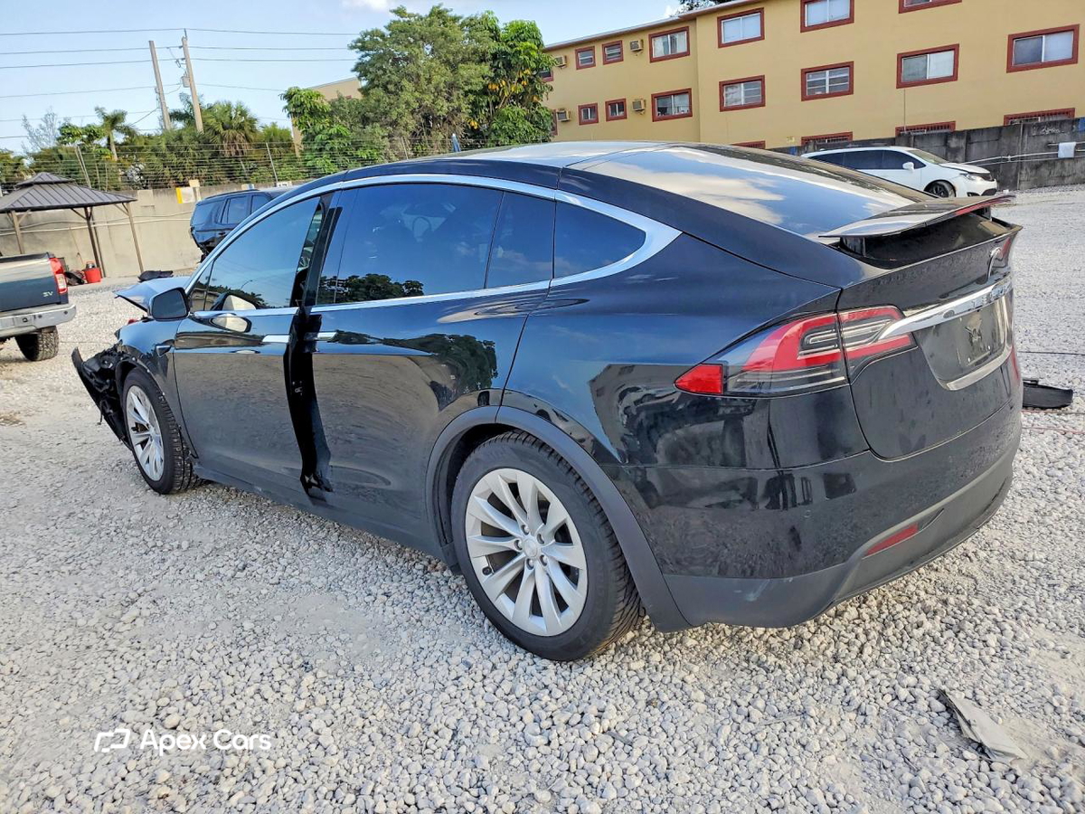Tesla Model X 2019
