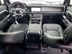 Land Rover Defender 2023
