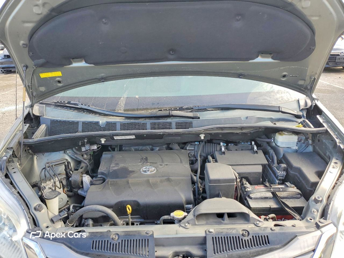 Toyota Sienna 2011
