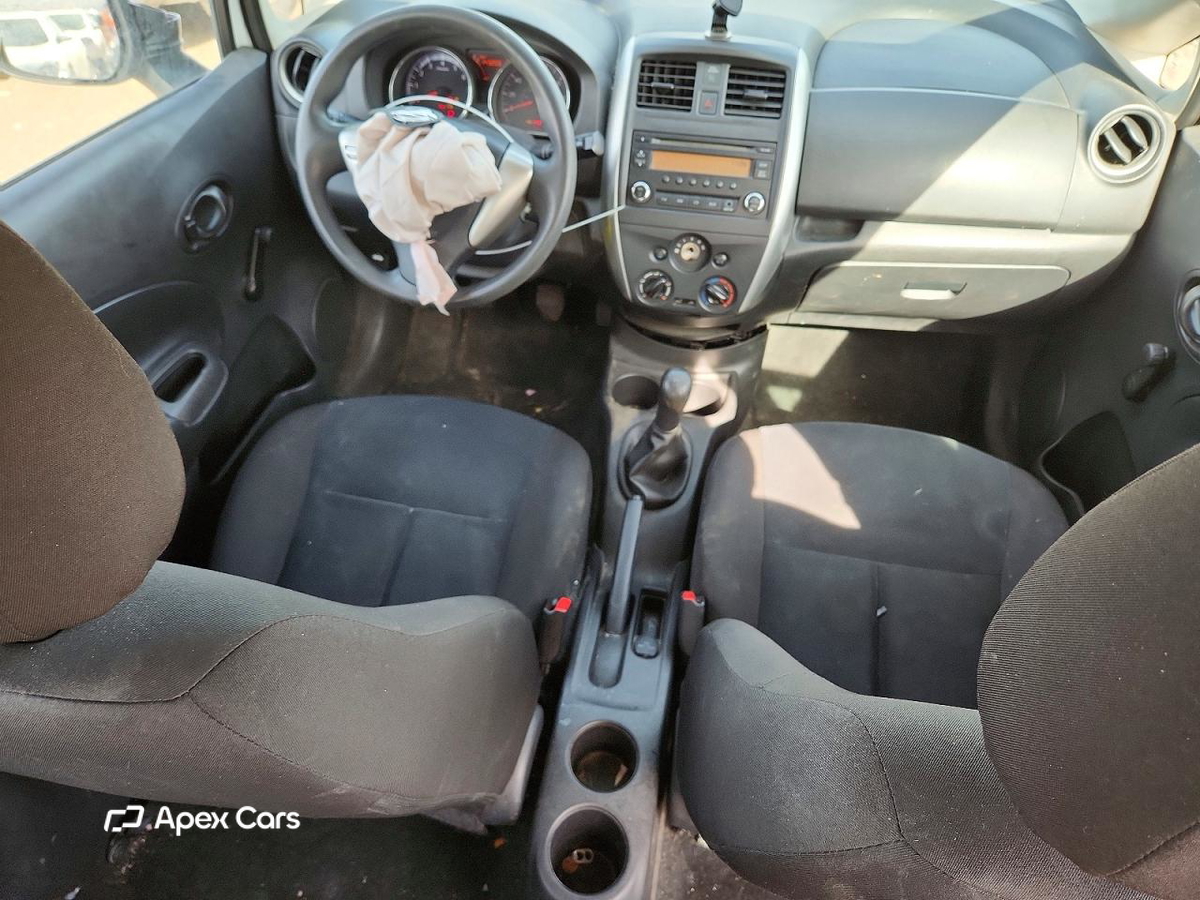 Nissan Versa 2015