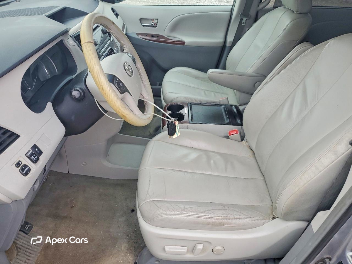 Toyota Sienna 2012