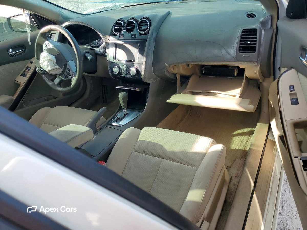 Nissan Altima 2010