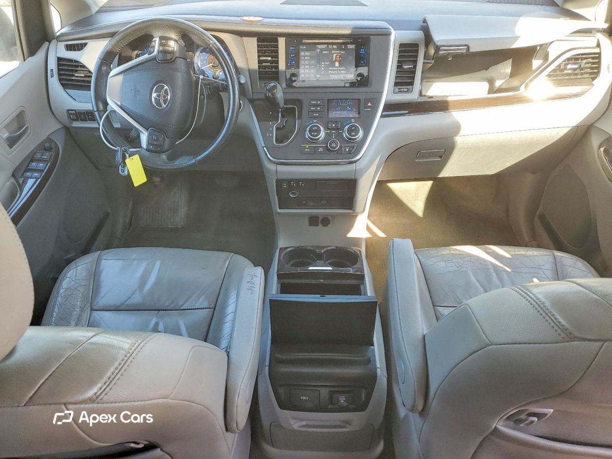 Toyota Sienna 2015