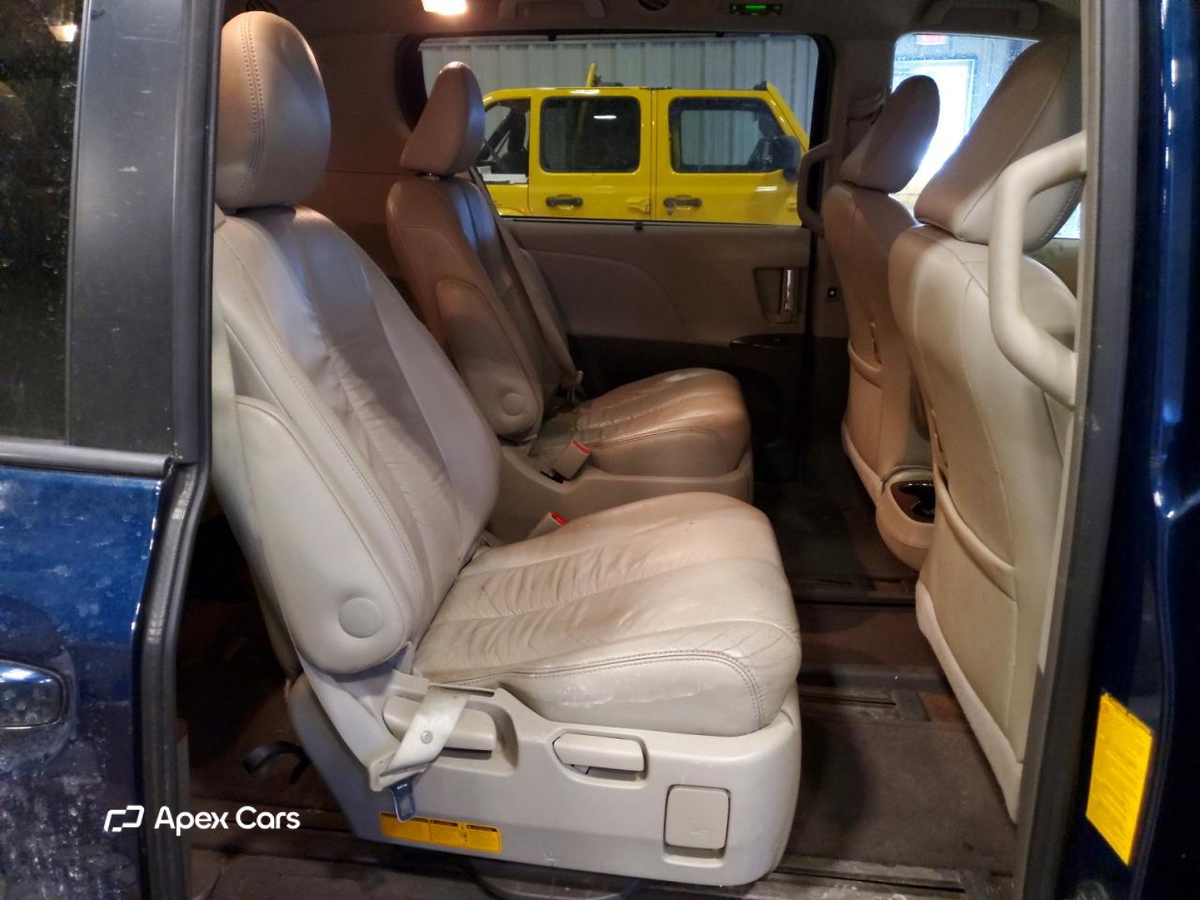 Toyota Sienna 2012
