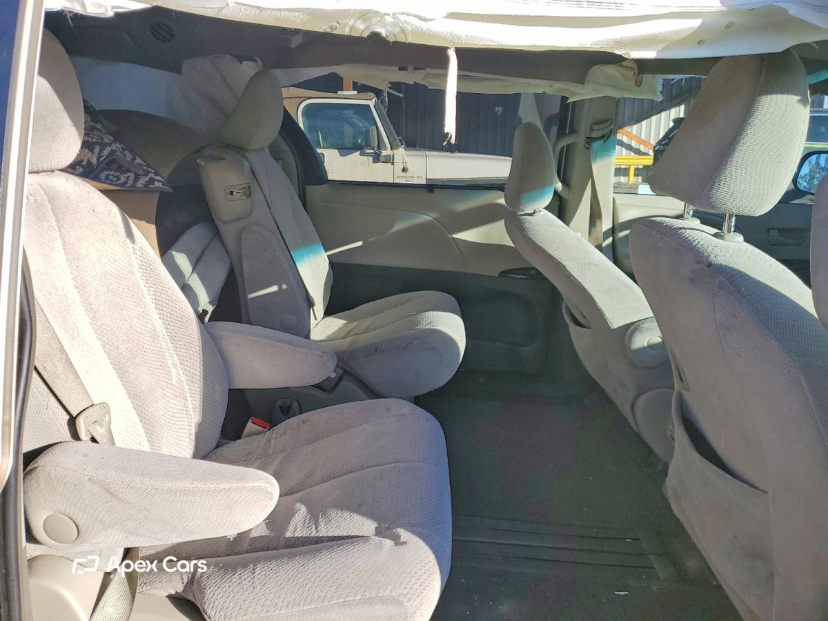 Toyota Sienna 2011