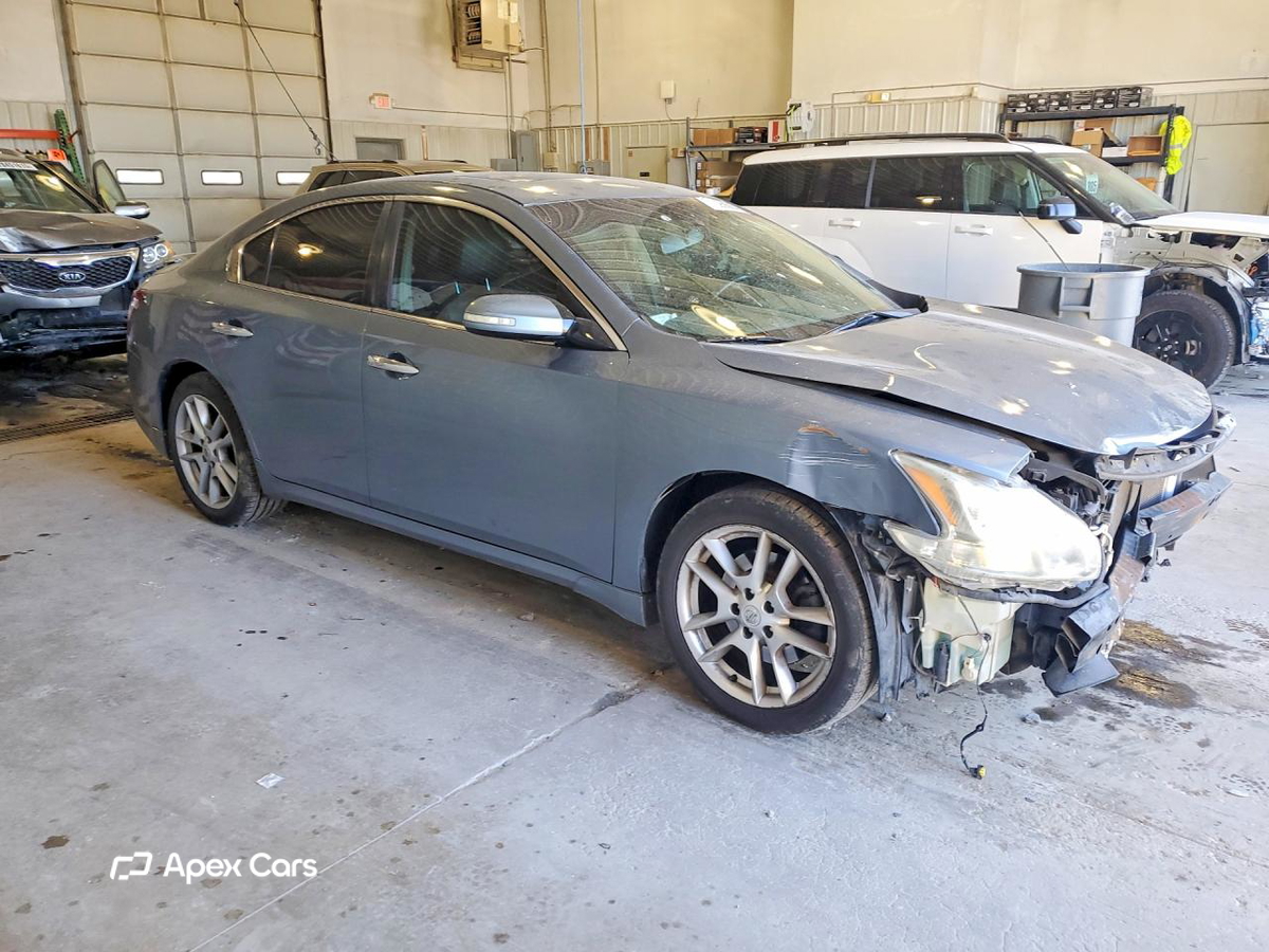 Nissan Maxima 2010