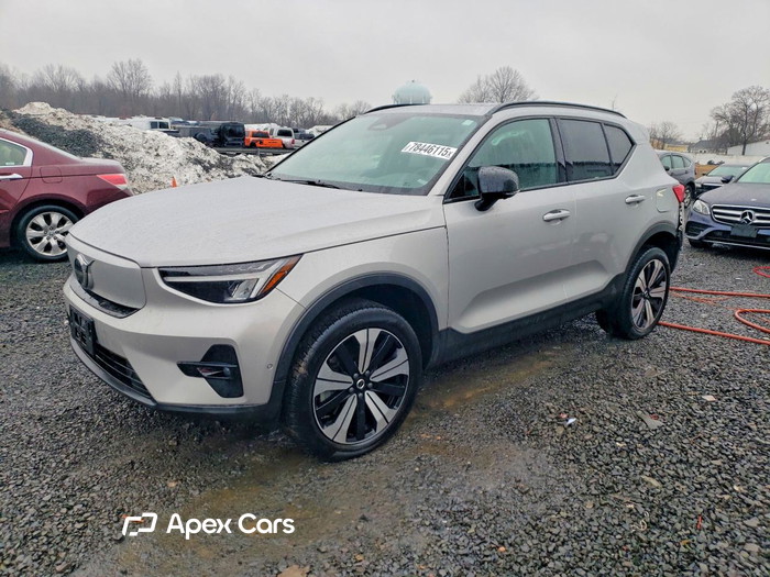 2023 Volvo XC40 - Image 1 of 5
