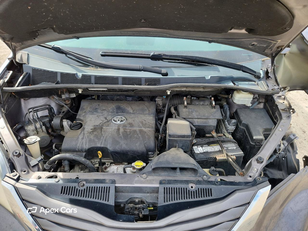 Toyota Sienna 2011