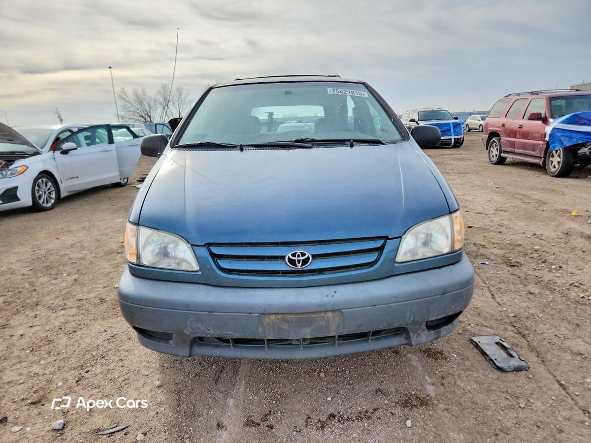 Toyota Sienna 2003