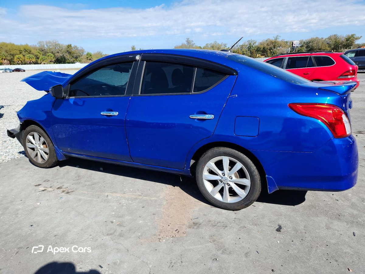 Nissan Versa 2015