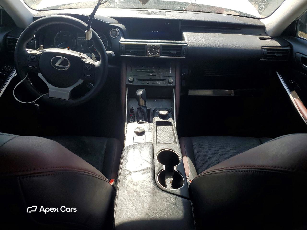 Lexus IS 2019
