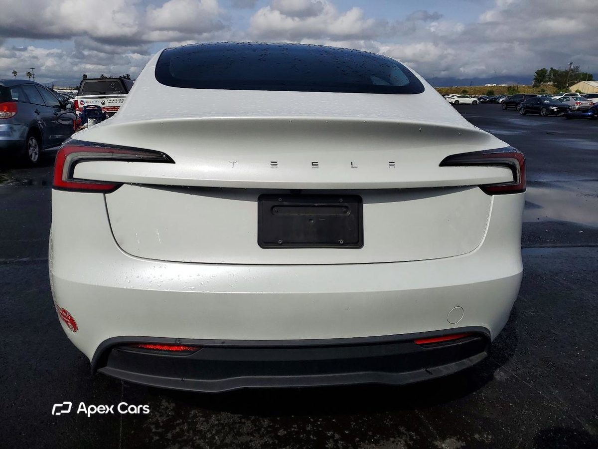Tesla Model 3 2024