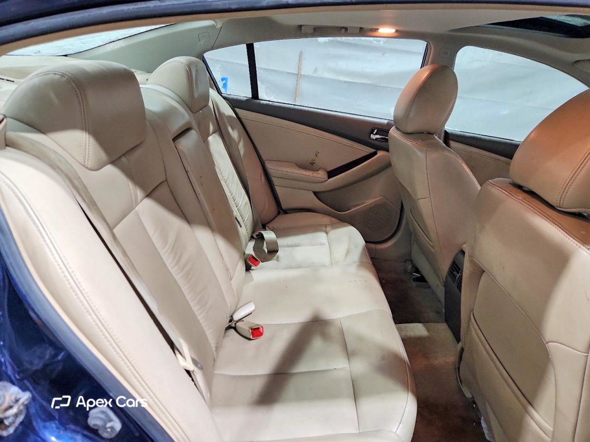 Nissan Altima 2010