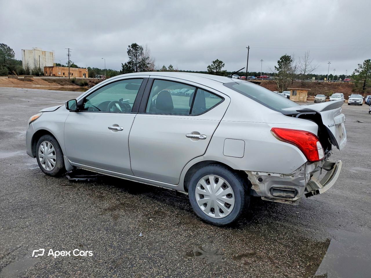 Nissan Versa 2015