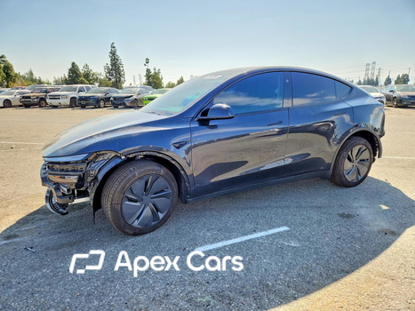 Tesla Model Y 2026 - Image 1 of 15