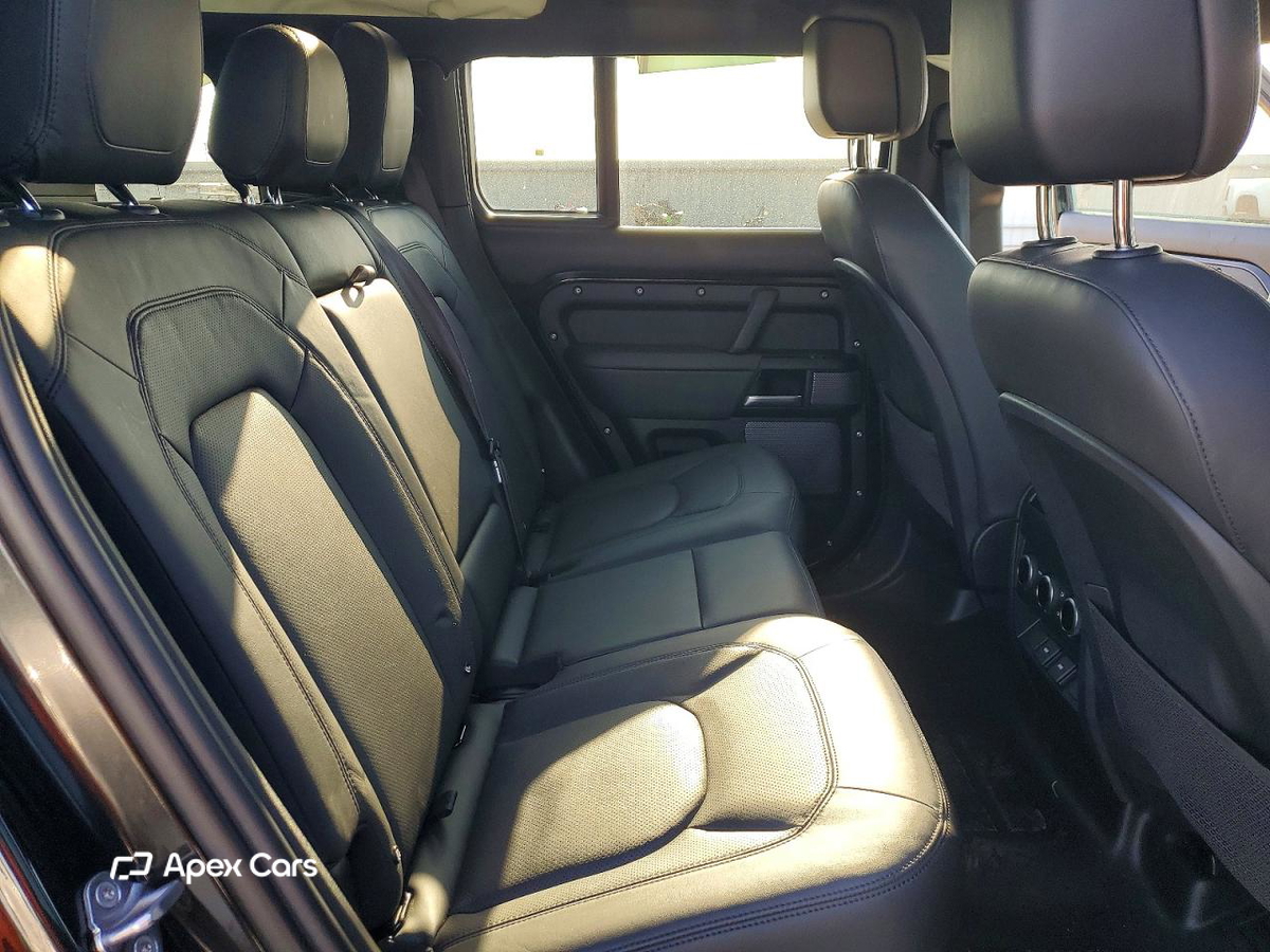 Land Rover Defender 2023