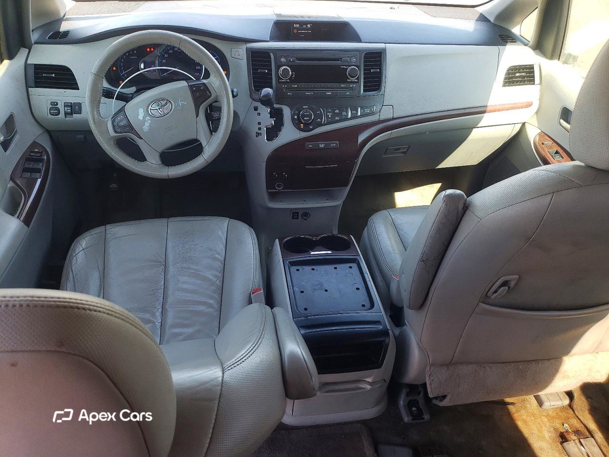 Toyota Sienna 2013
