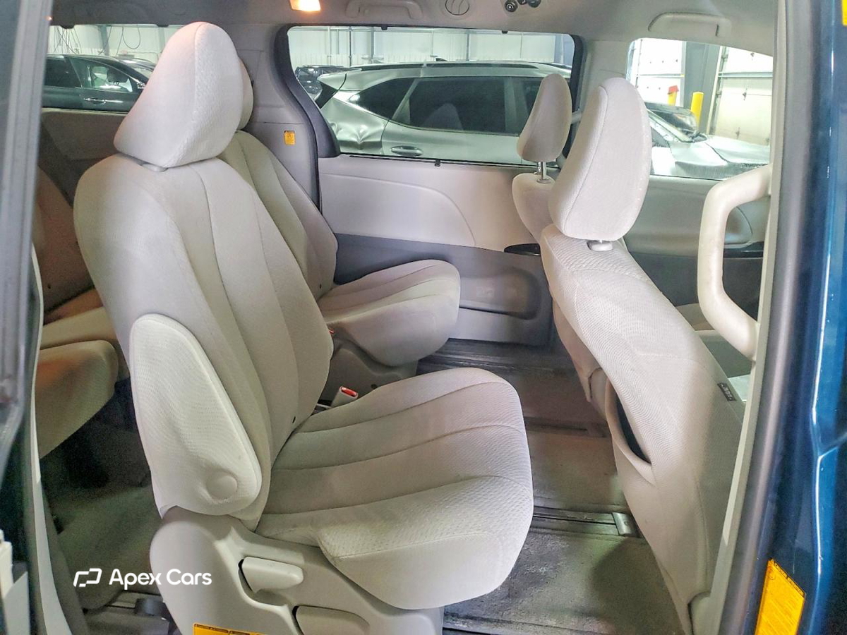 Toyota Sienna 2011