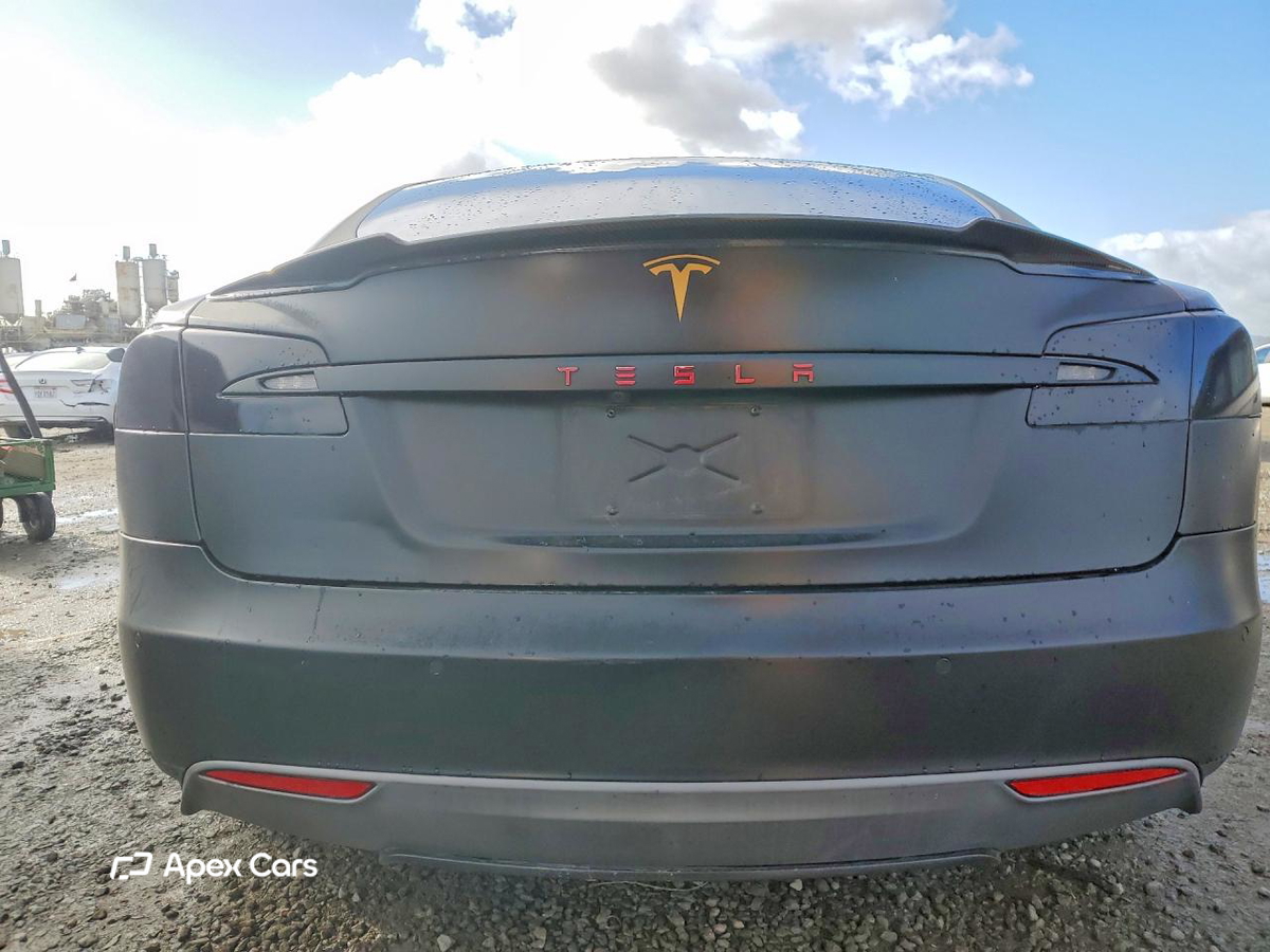Tesla Model S 2015