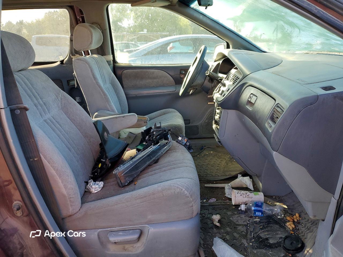 Toyota Sienna 1998