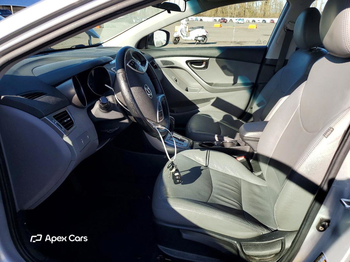 Hyundai Elantra 2011