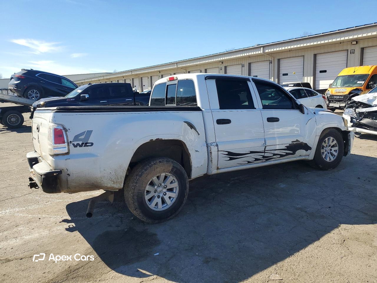 Mitsubishi Raider 2006