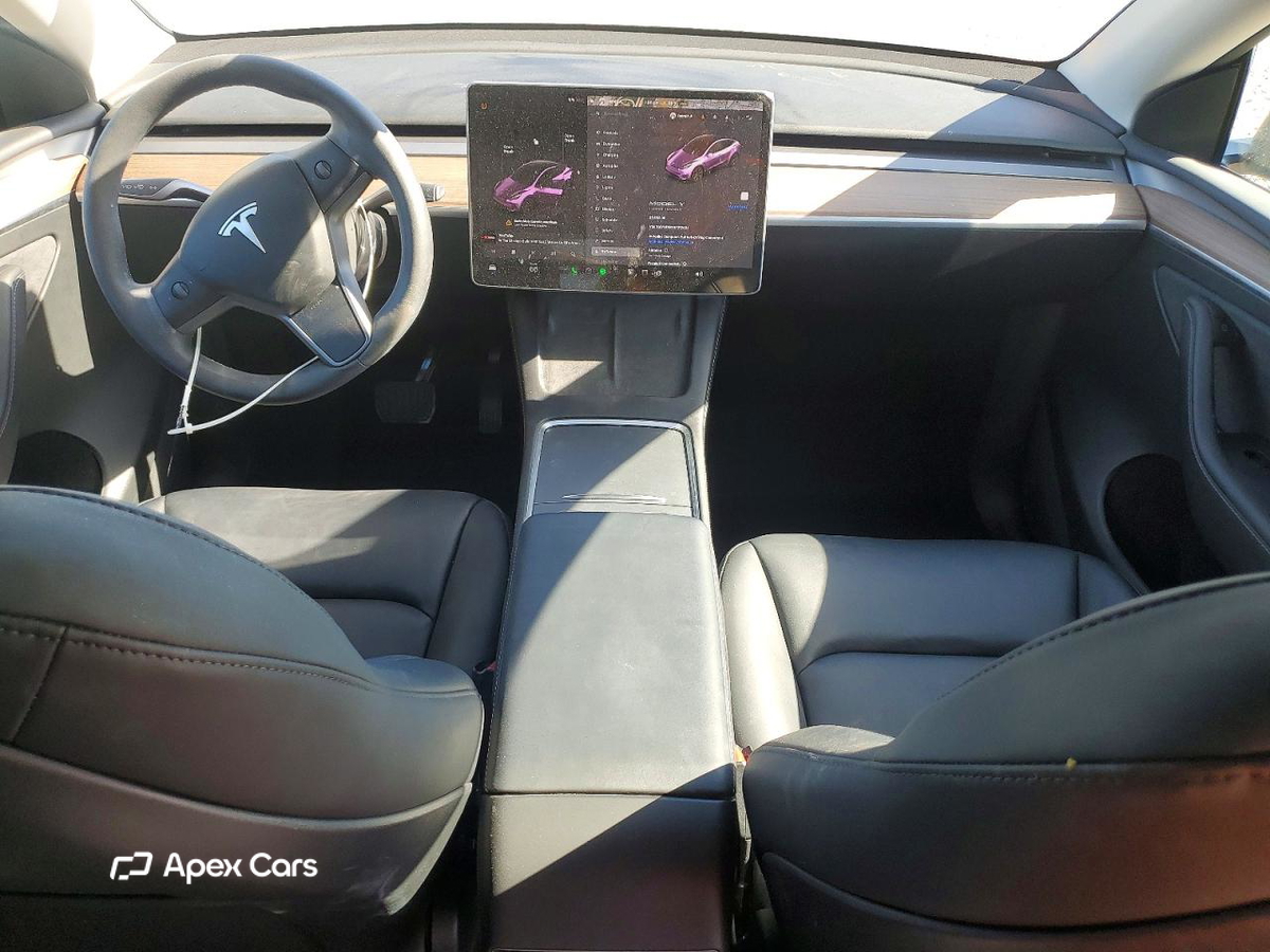 Tesla Model Y 2025