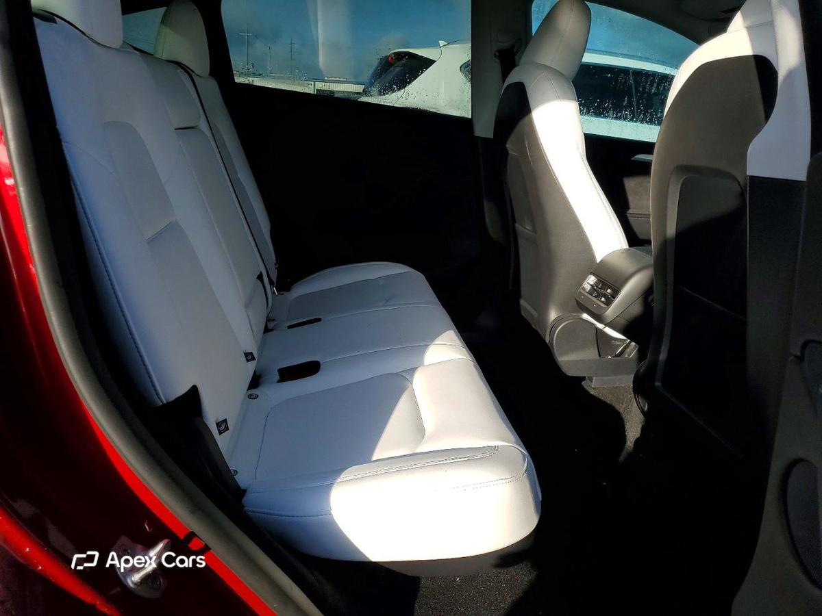 Tesla Model Y 2025