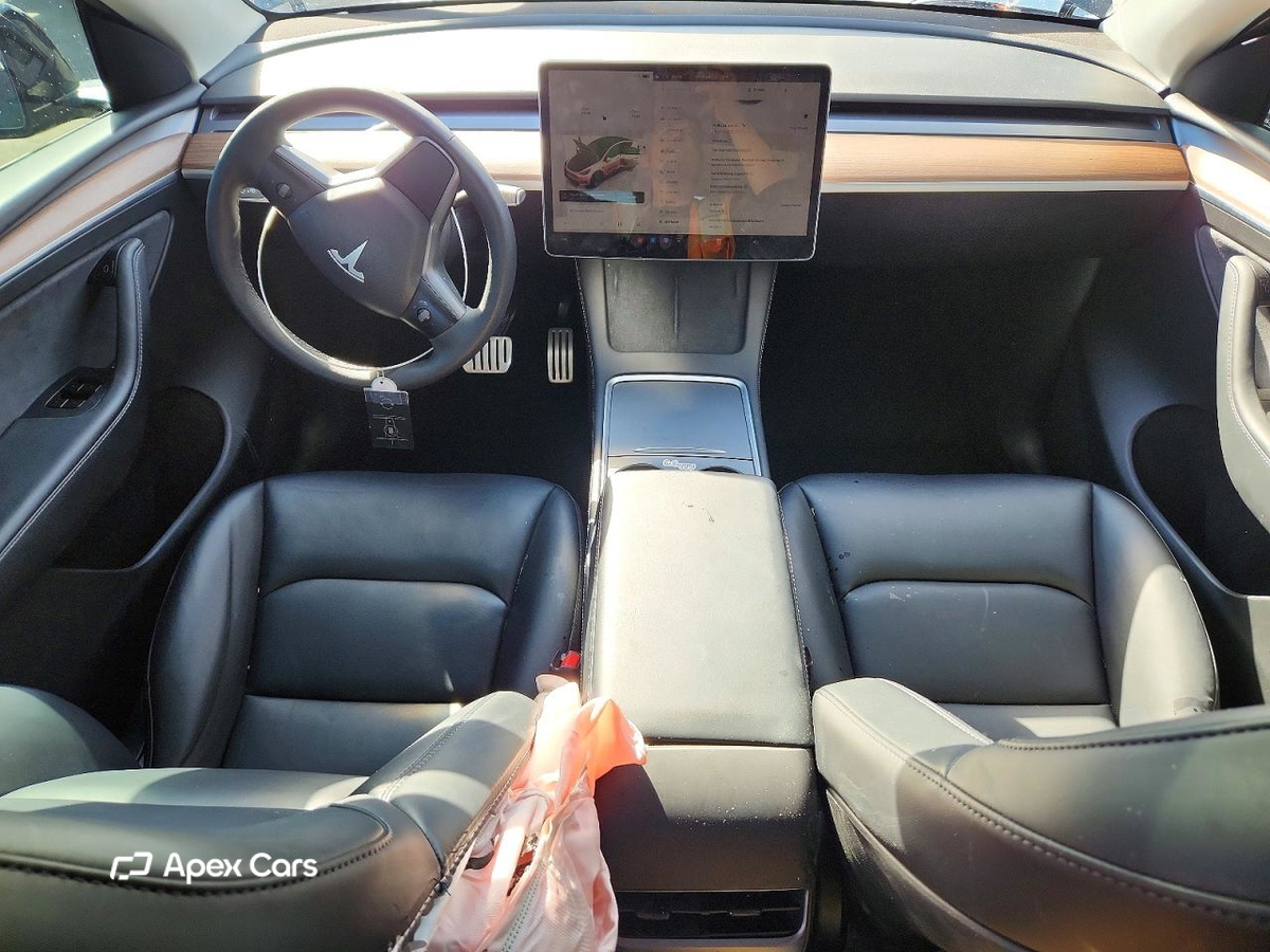 Tesla Model Y 2025