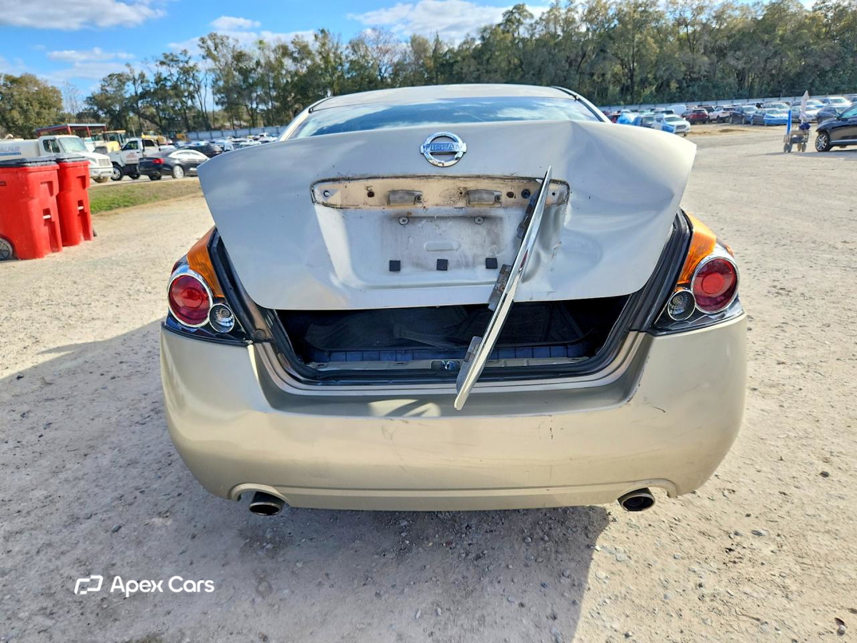 Nissan Altima 2010