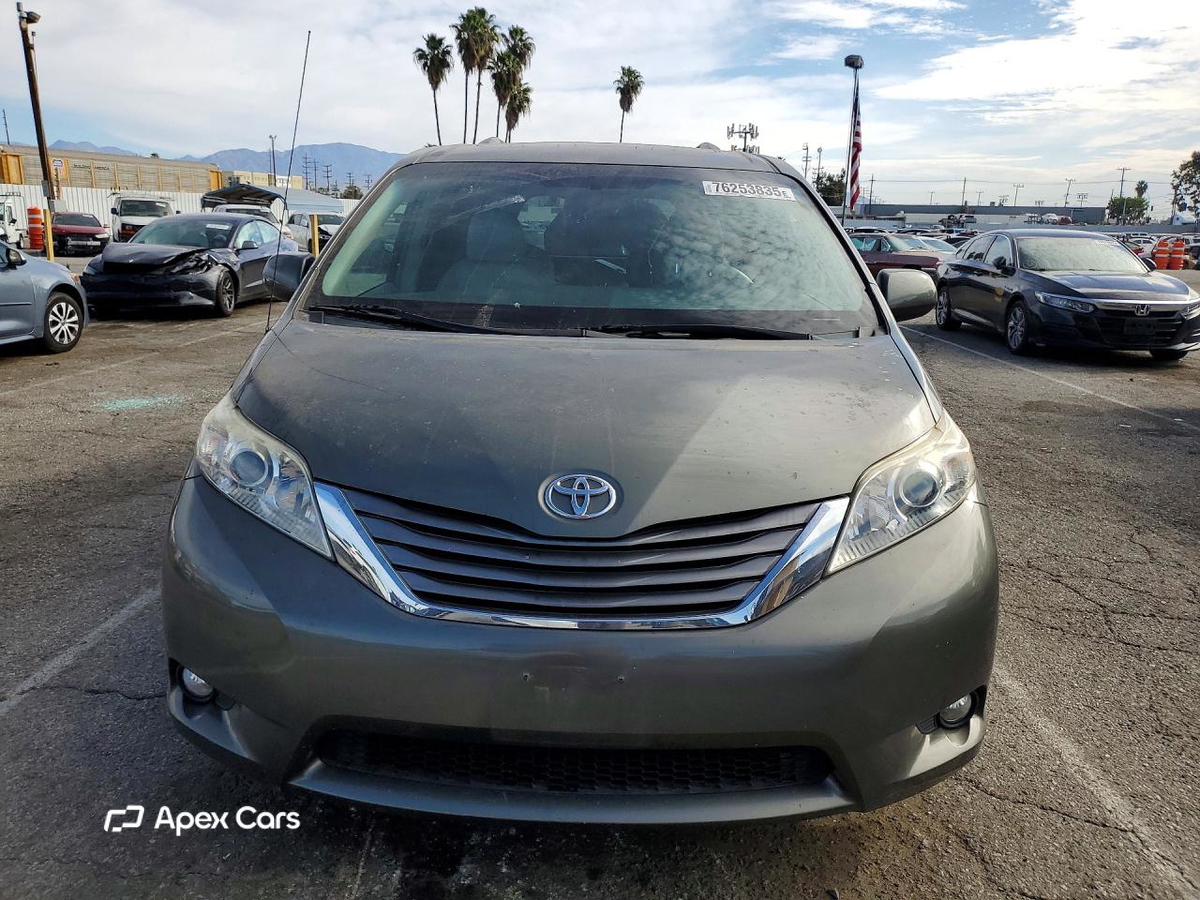 Toyota Sienna 2011