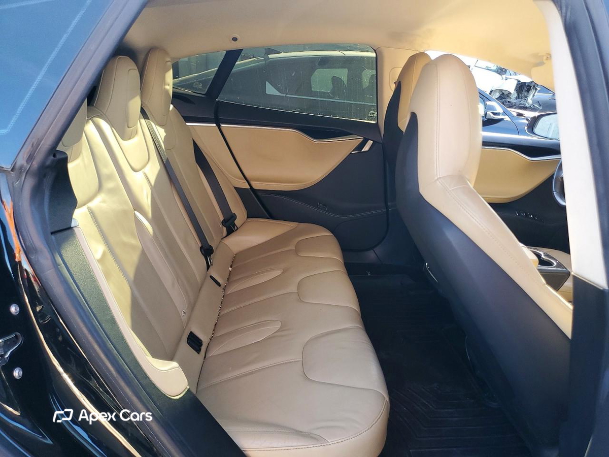Tesla Model S 2015