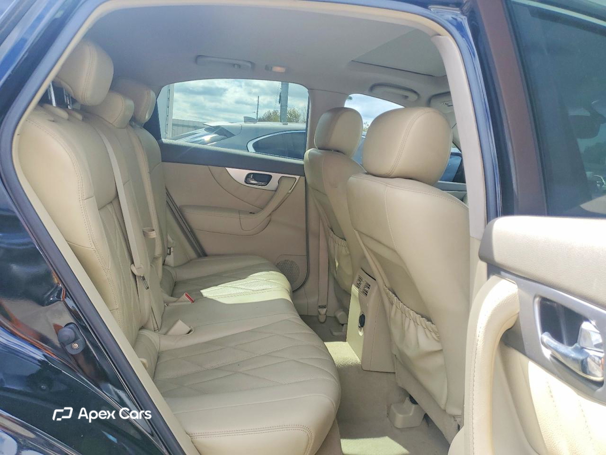 Infiniti FX 2011