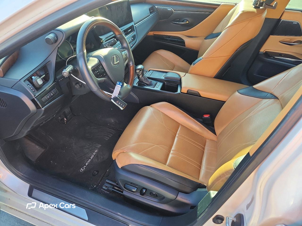 Lexus ES 2022