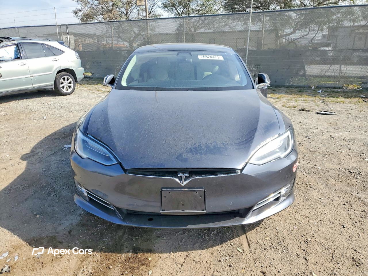 Tesla Model S 2018