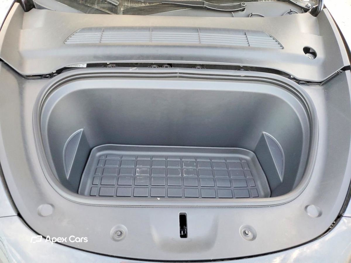 Tesla Model Y 2025