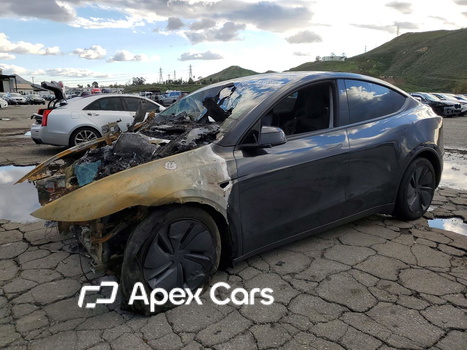 Tesla Model Y 2026 - Image 1 of 13