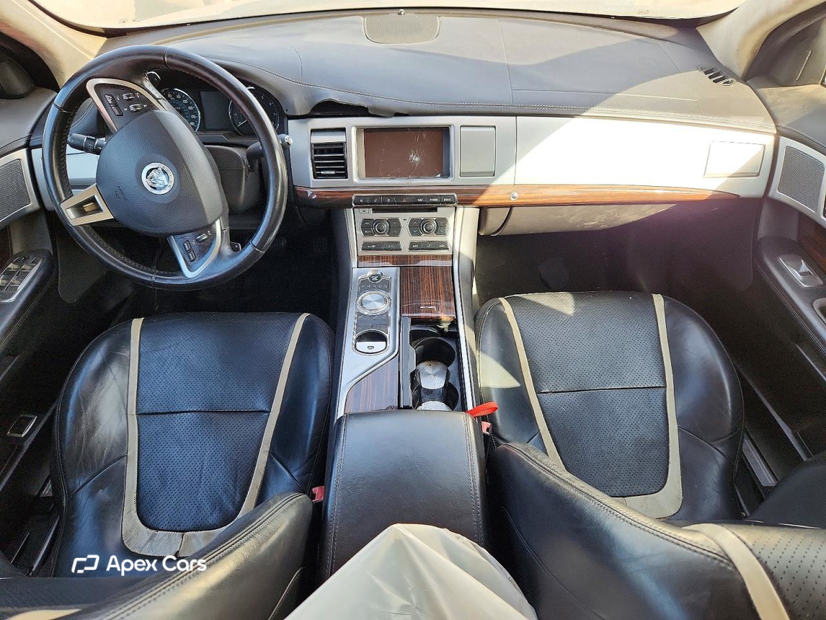 Jaguar XF 2012