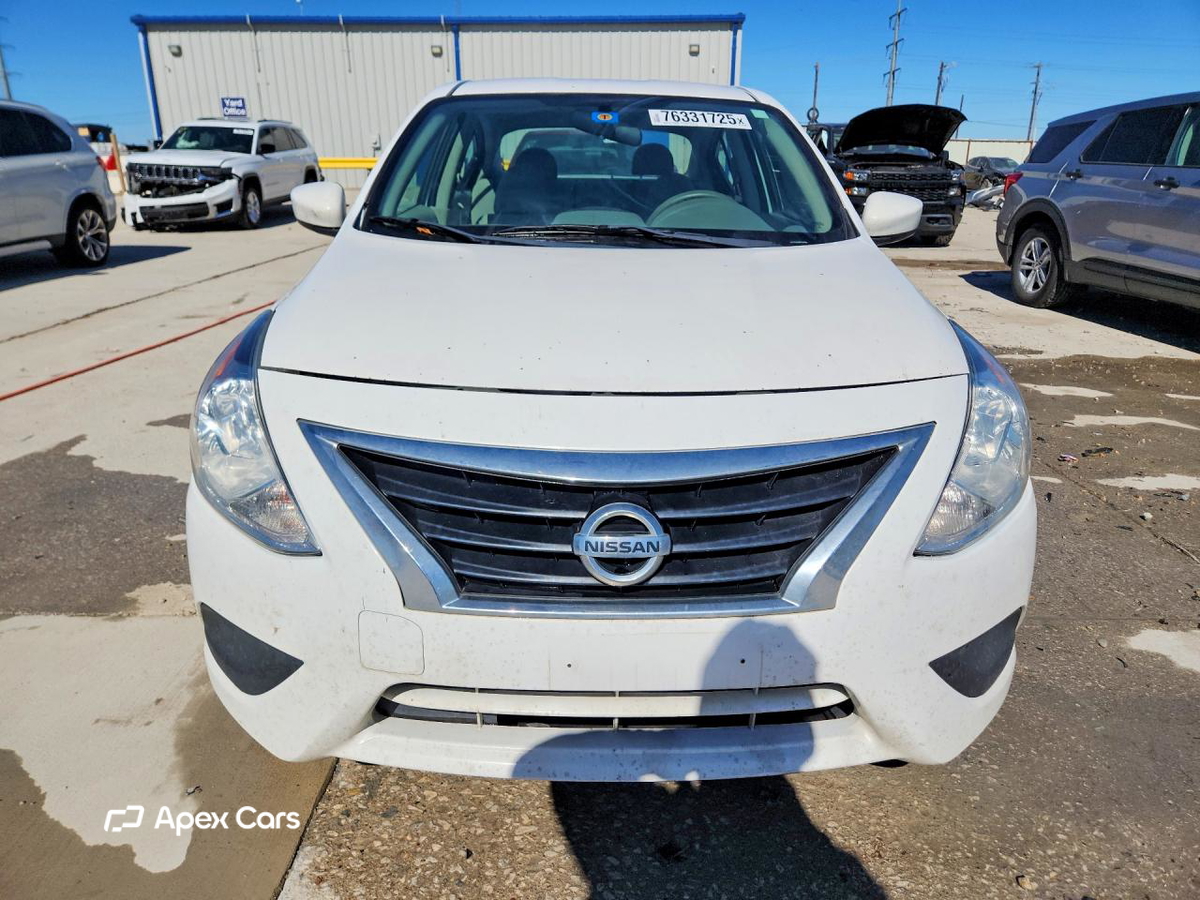 Nissan Versa 2015