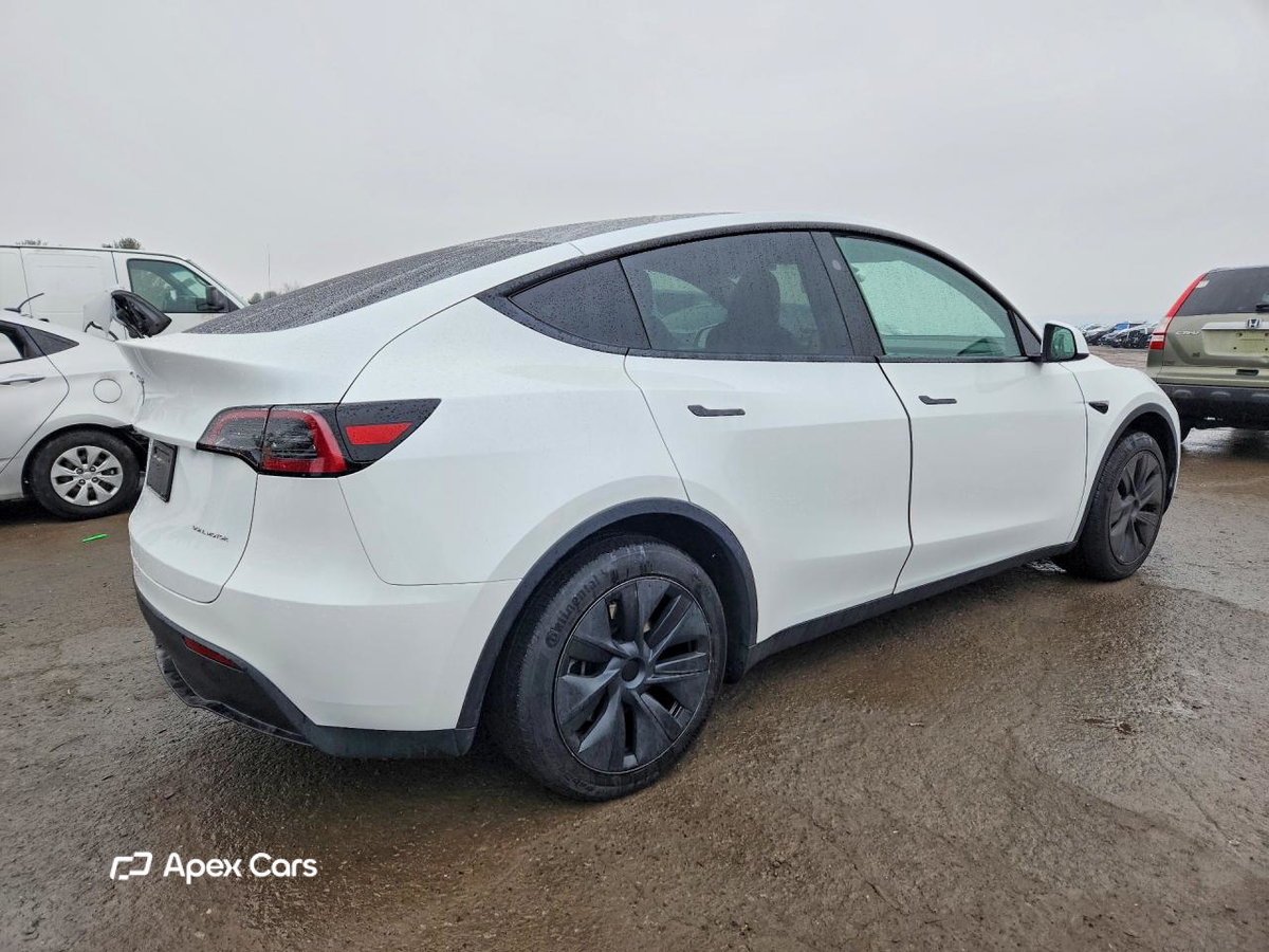 Tesla Model Y 2025