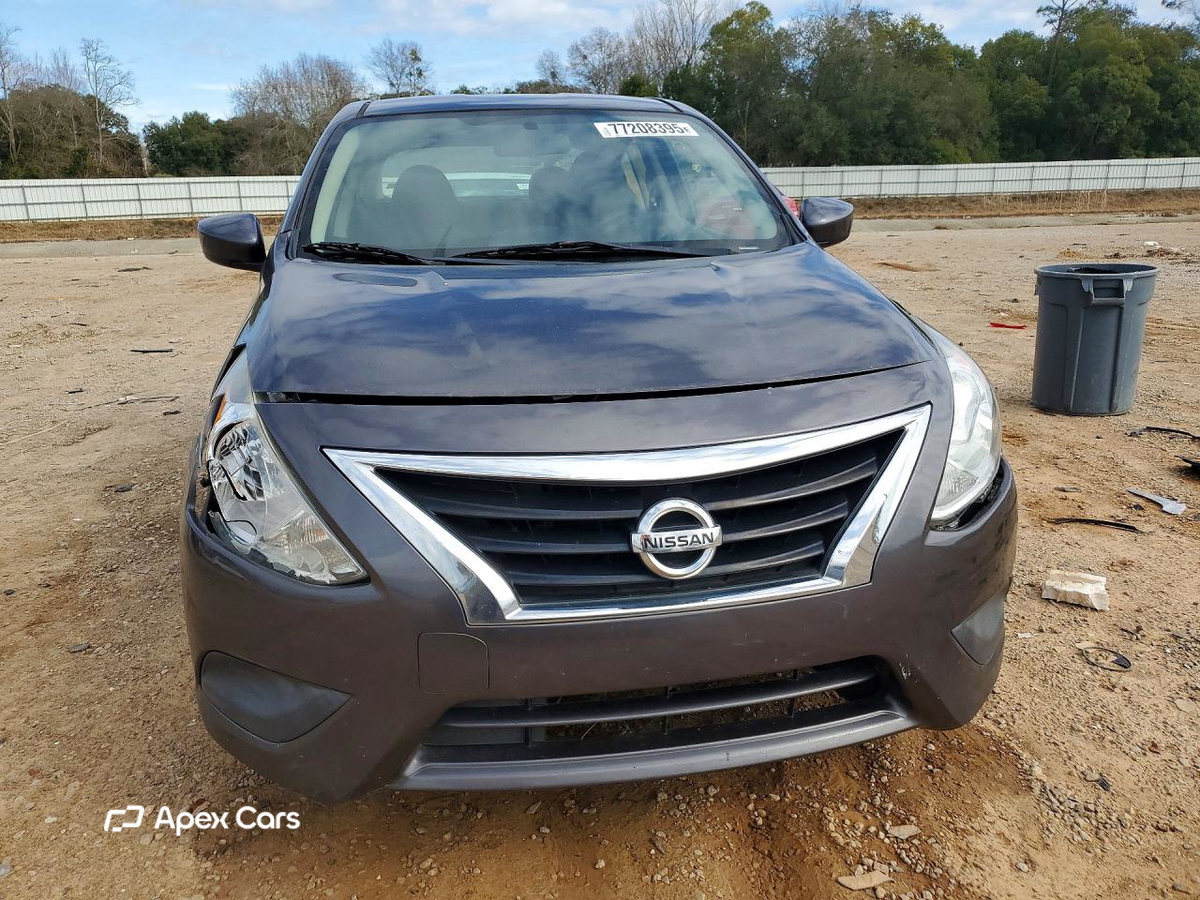 Nissan Versa 2015