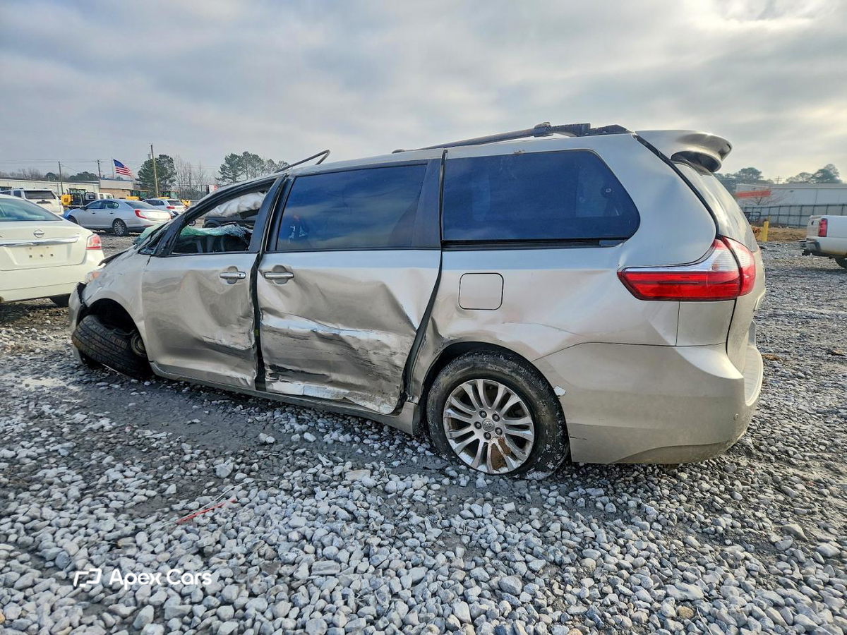 Toyota Sienna 2016