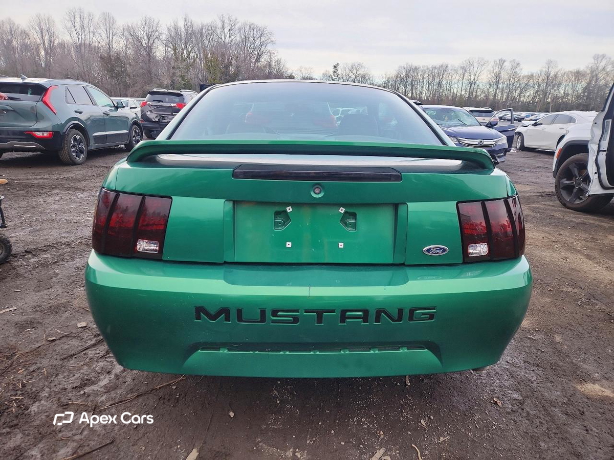 Ford Mustang 2000
