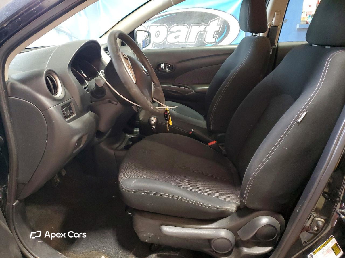 Nissan Versa 2015