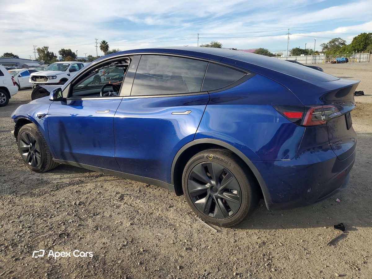 Tesla Model Y 2025