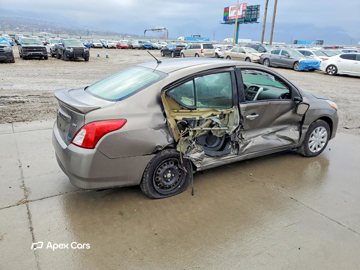Nissan Versa 2016